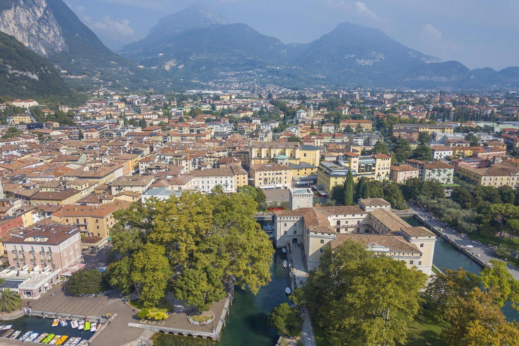 Casa Alpino - Happy Rentals Riva del Garda Eksteriør billede